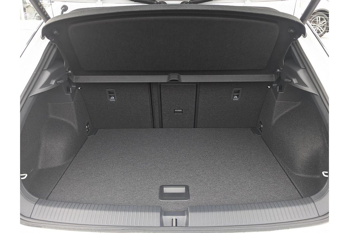 2025 Volkswagen T-Roc 140TSI R-Line D11