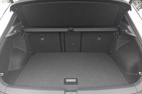 2025 Volkswagen T-Roc 140TSI R-Line D11