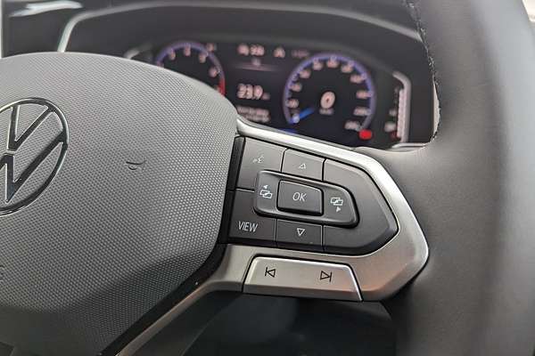 2025 Volkswagen T-Roc 140TSI R-Line D11