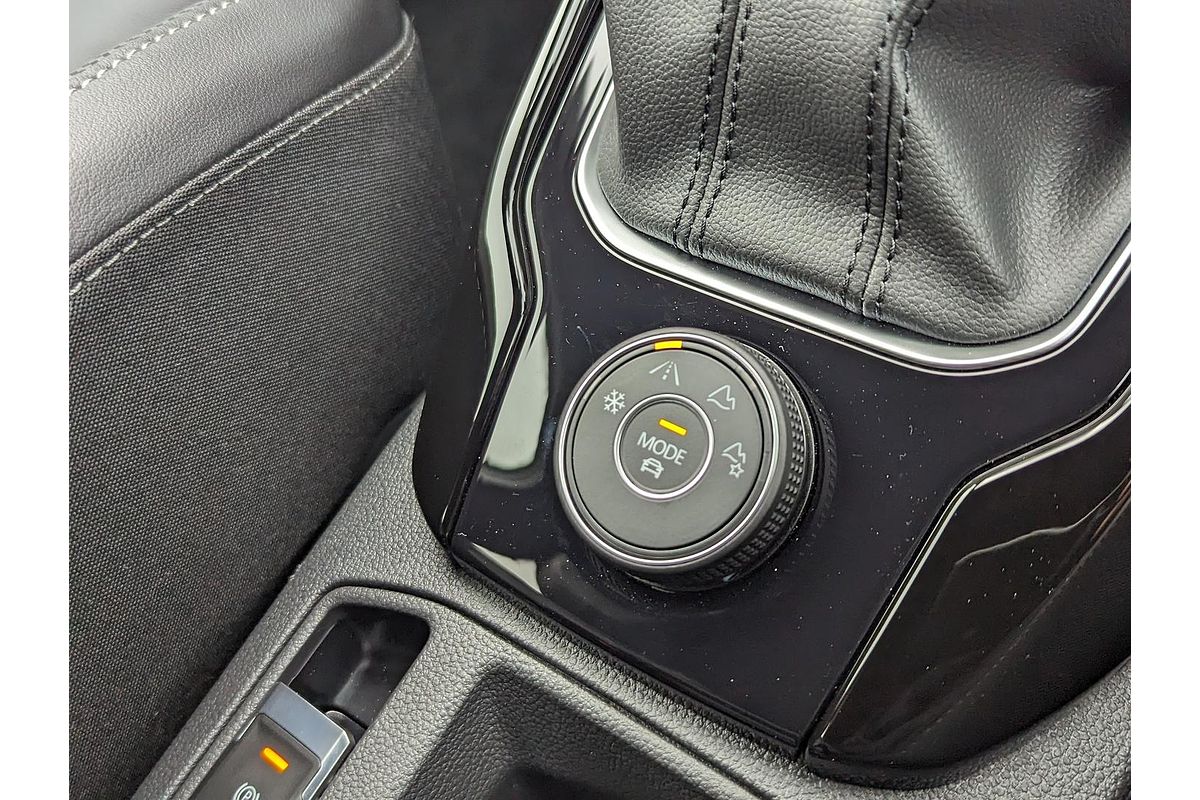 2025 Volkswagen T-Roc 140TSI R-Line D11