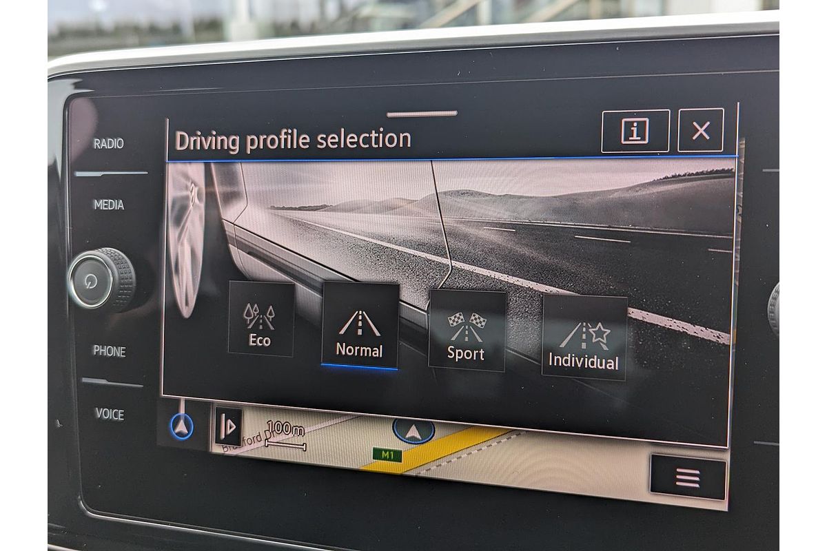 2025 Volkswagen T-Roc 140TSI R-Line D11