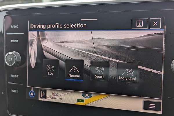 2025 Volkswagen T-Roc 140TSI R-Line D11