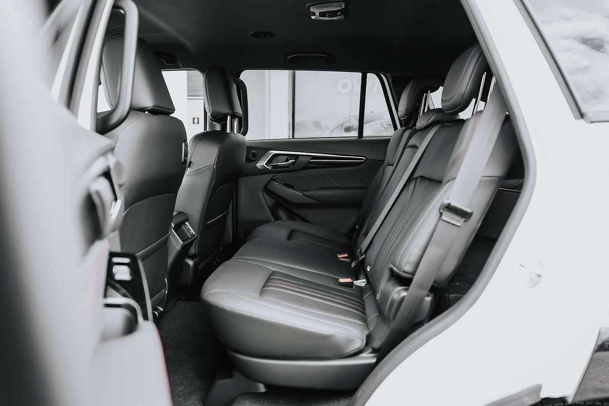 2025 Isuzu MU-X X-TERRAIN