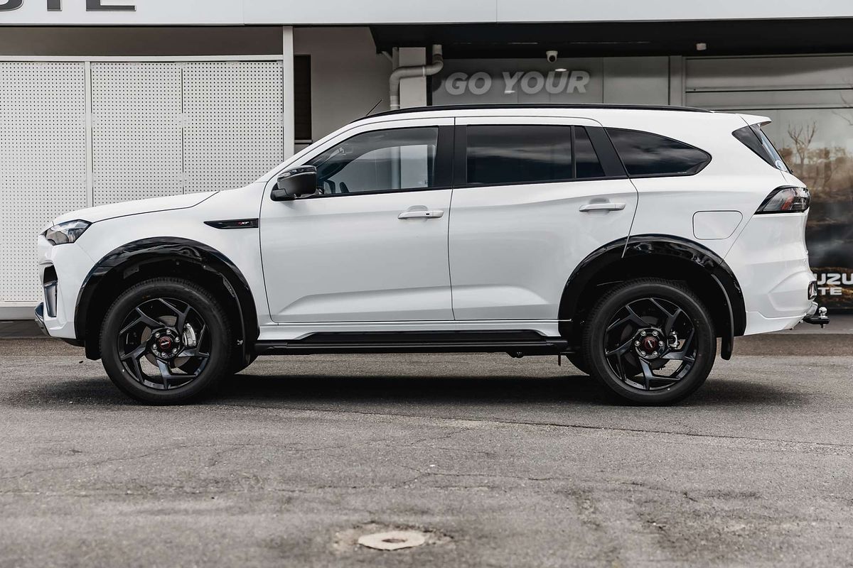 2025 Isuzu MU-X X-TERRAIN