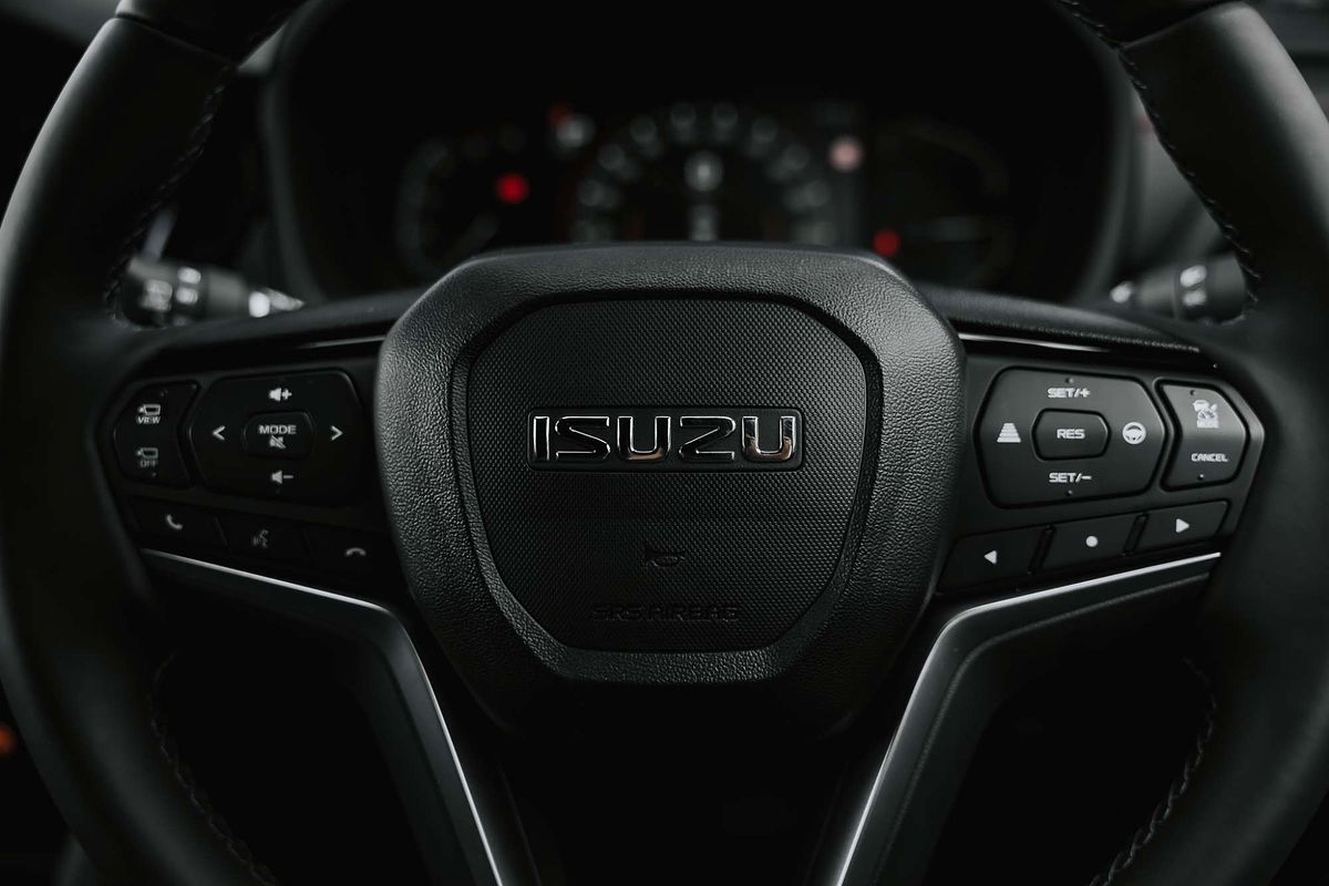 2025 Isuzu MU-X X-TERRAIN