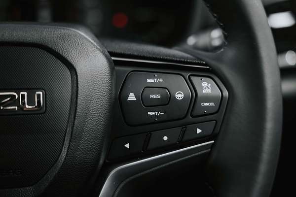 2025 Isuzu MU-X X-TERRAIN