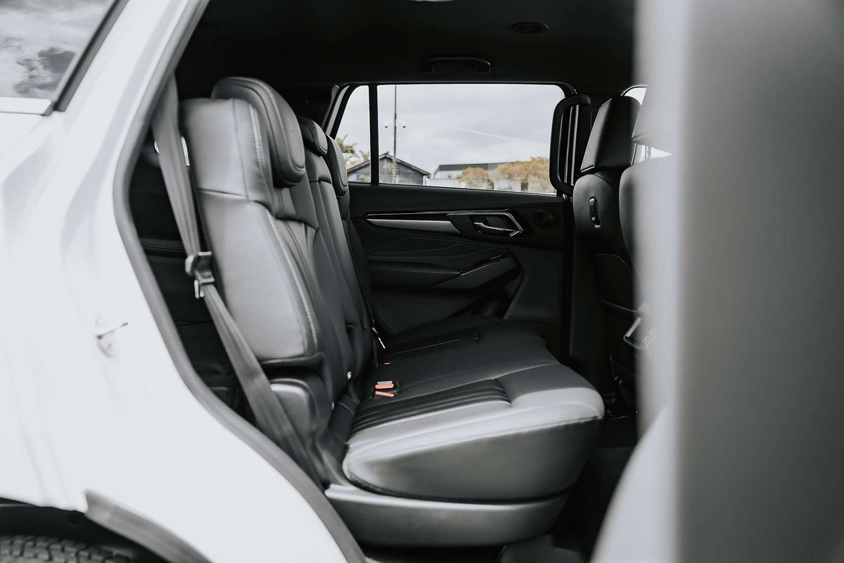 2025 Isuzu MU-X LS-T