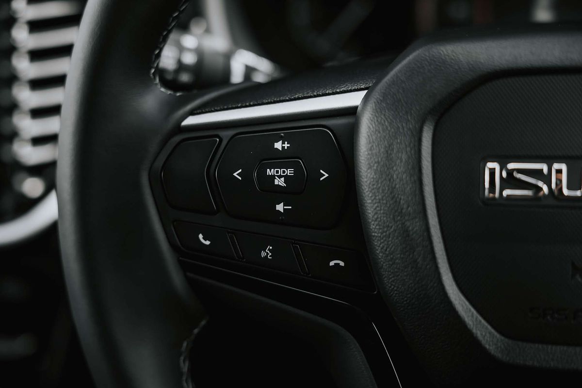 2025 Isuzu MU-X LS-U