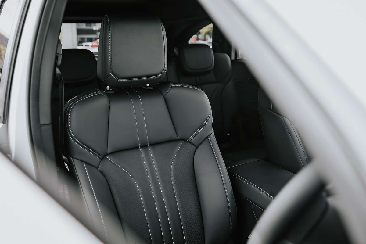 2025 Isuzu MU-X LS-T