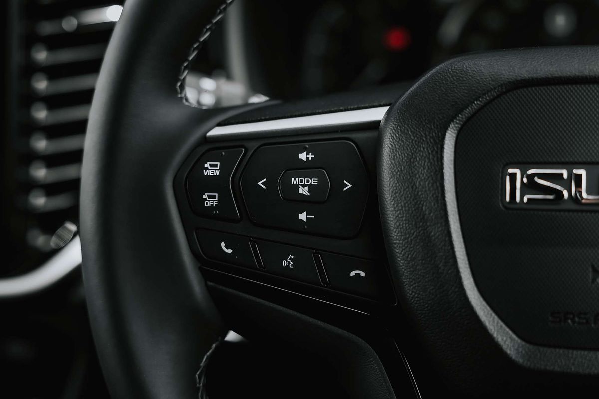 2025 Isuzu MU-X LS-T