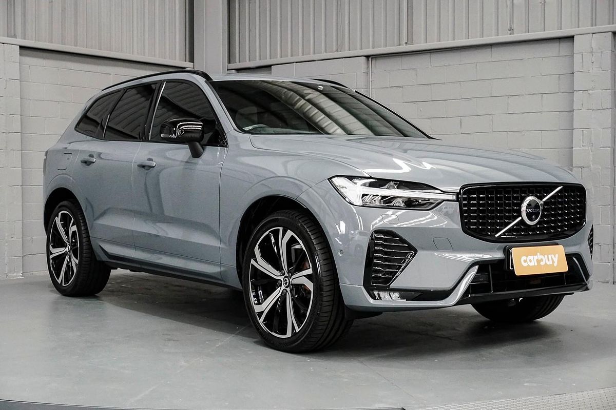 2022 Volvo XC60 B6 R-Design
