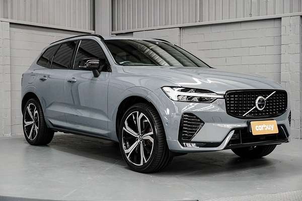 2022 Volvo XC60 B6 R-Design