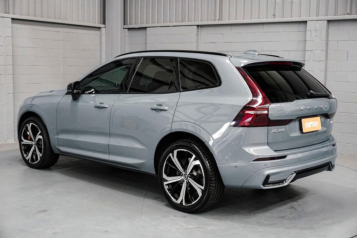 2022 Volvo XC60 B6 R-Design