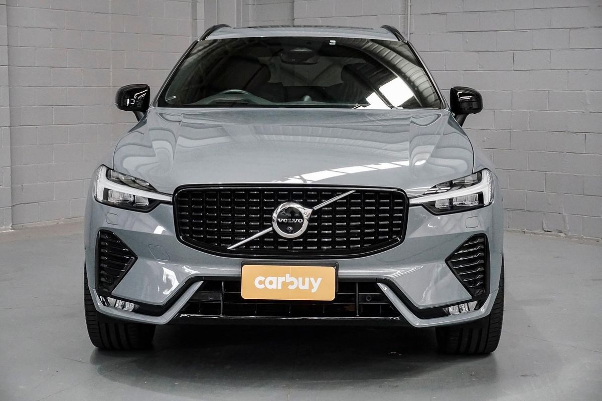 2022 Volvo XC60 B6 R-Design