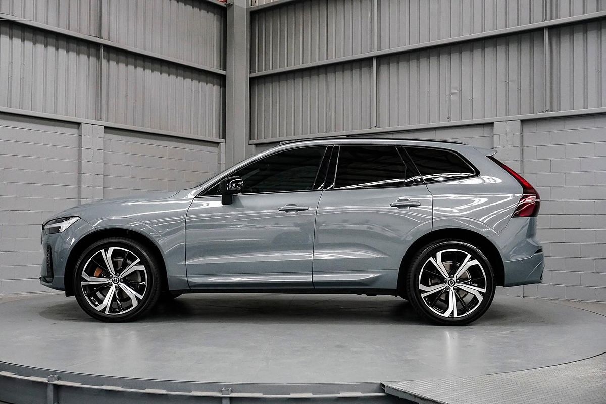 2022 Volvo XC60 B6 R-Design