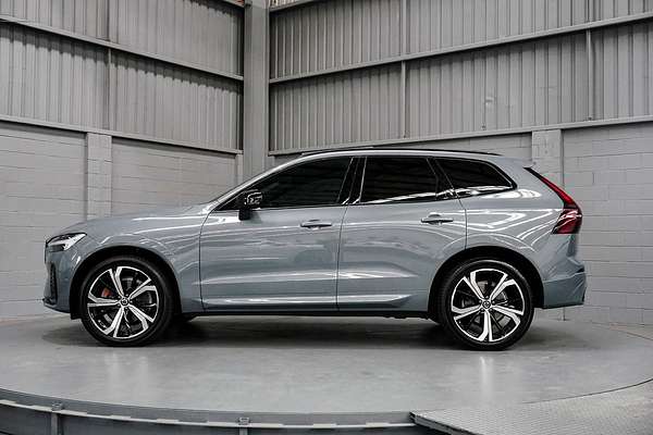 2022 Volvo XC60 B6 R-Design