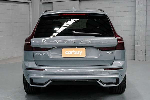 2022 Volvo XC60 B6 R-Design