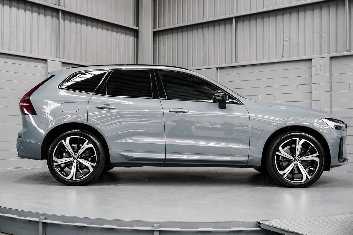 2022 Volvo XC60 B6 R-Design