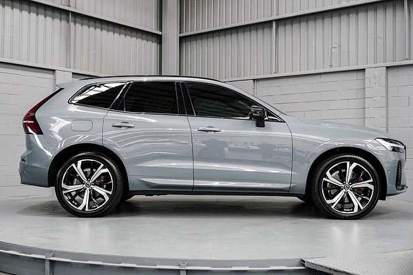 2022 Volvo XC60 B6 R-Design