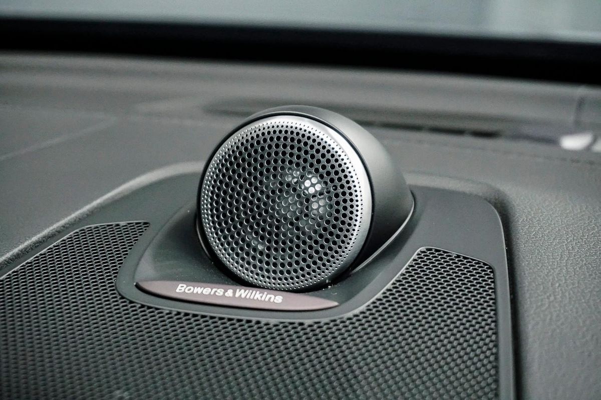 2022 Volvo XC60 B6 R-Design