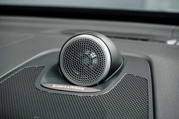 2022 Volvo XC60 B6 R-Design