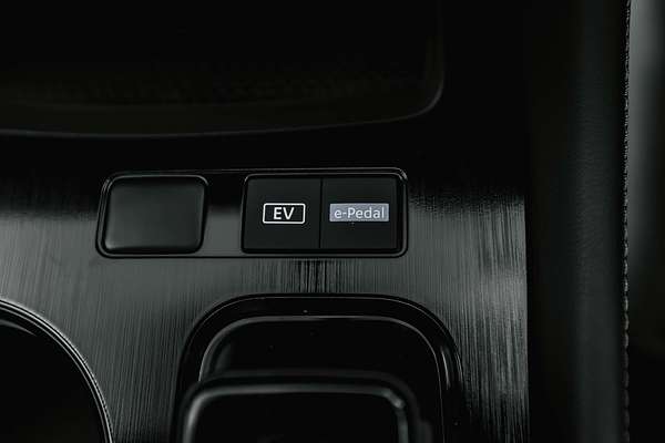 2025 Nissan X-TRAIL ST-L e-POWER T33