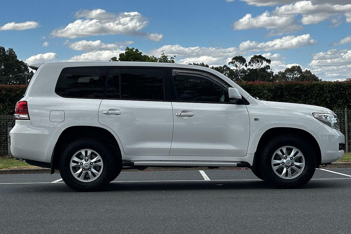 2011 Toyota Landcruiser GXL VDJ200R