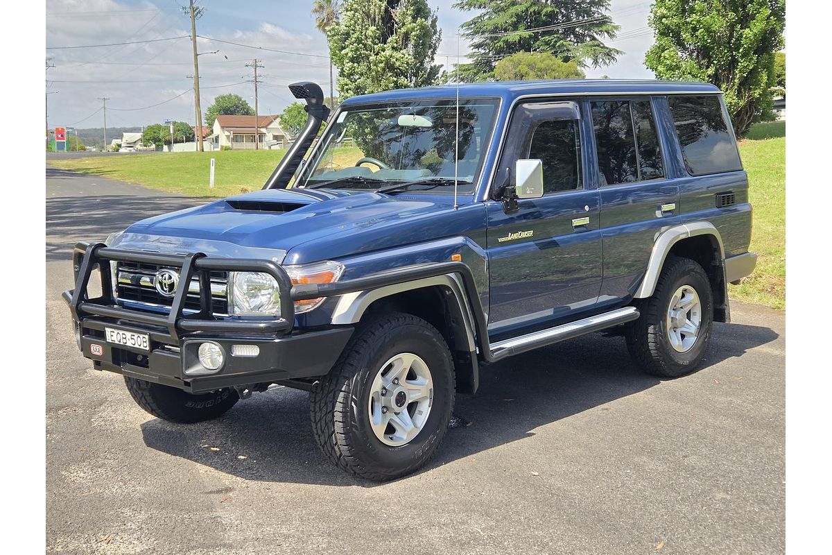 2022 Toyota Landcruiser GXL VDJ76R