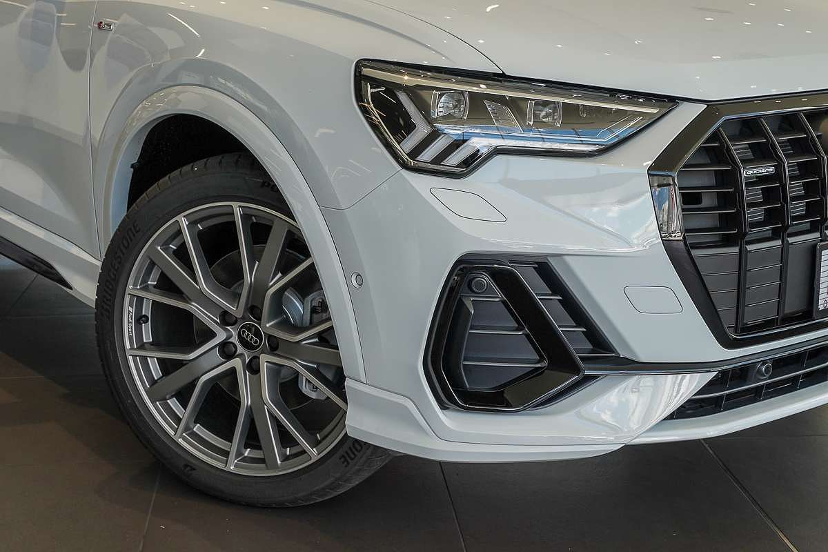 2025 Audi Q3 40 TFSI S line F3