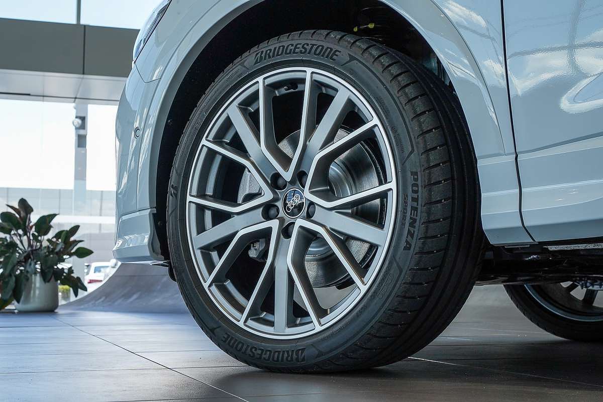 2025 Audi Q3 40 TFSI S line F3