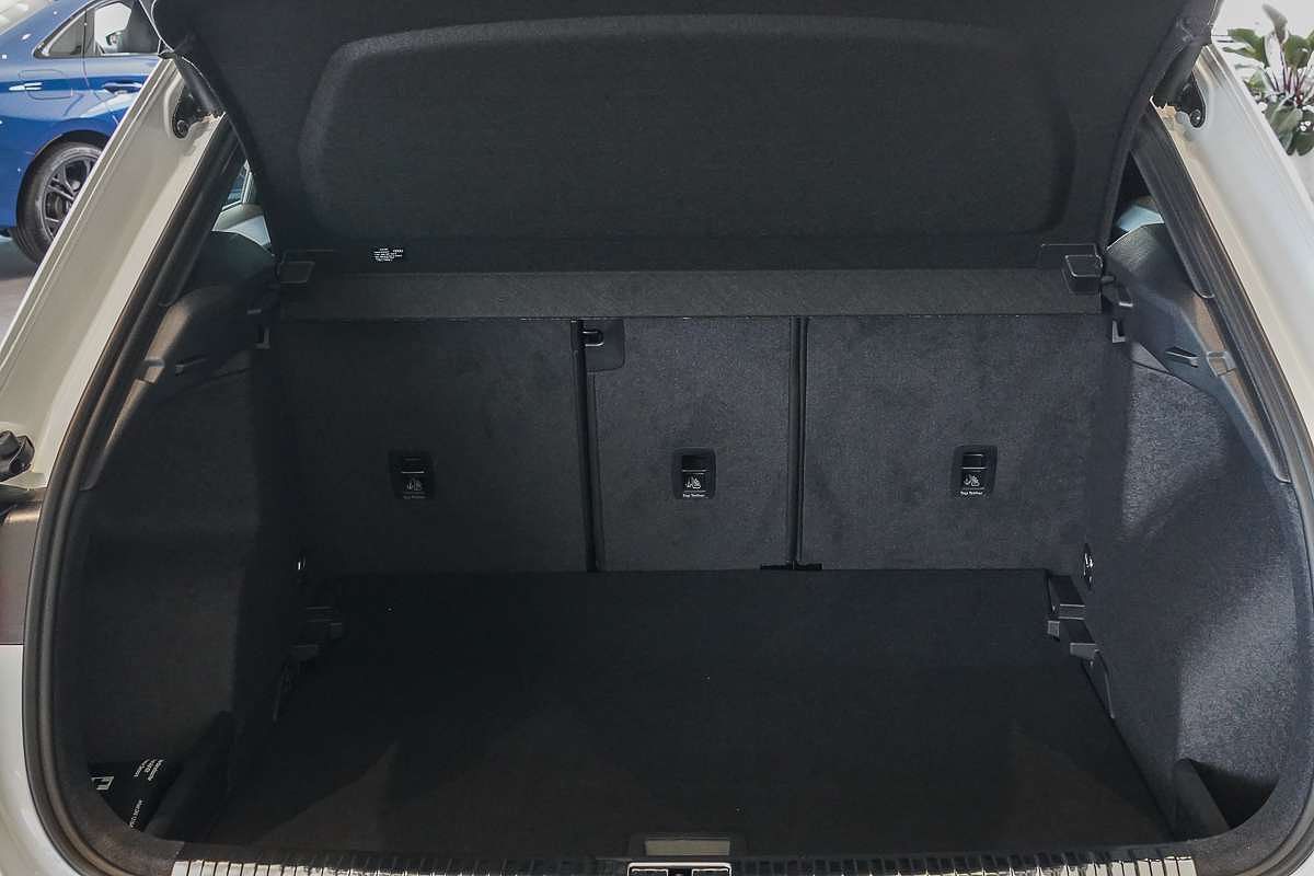 2025 Audi Q3 40 TFSI S line F3