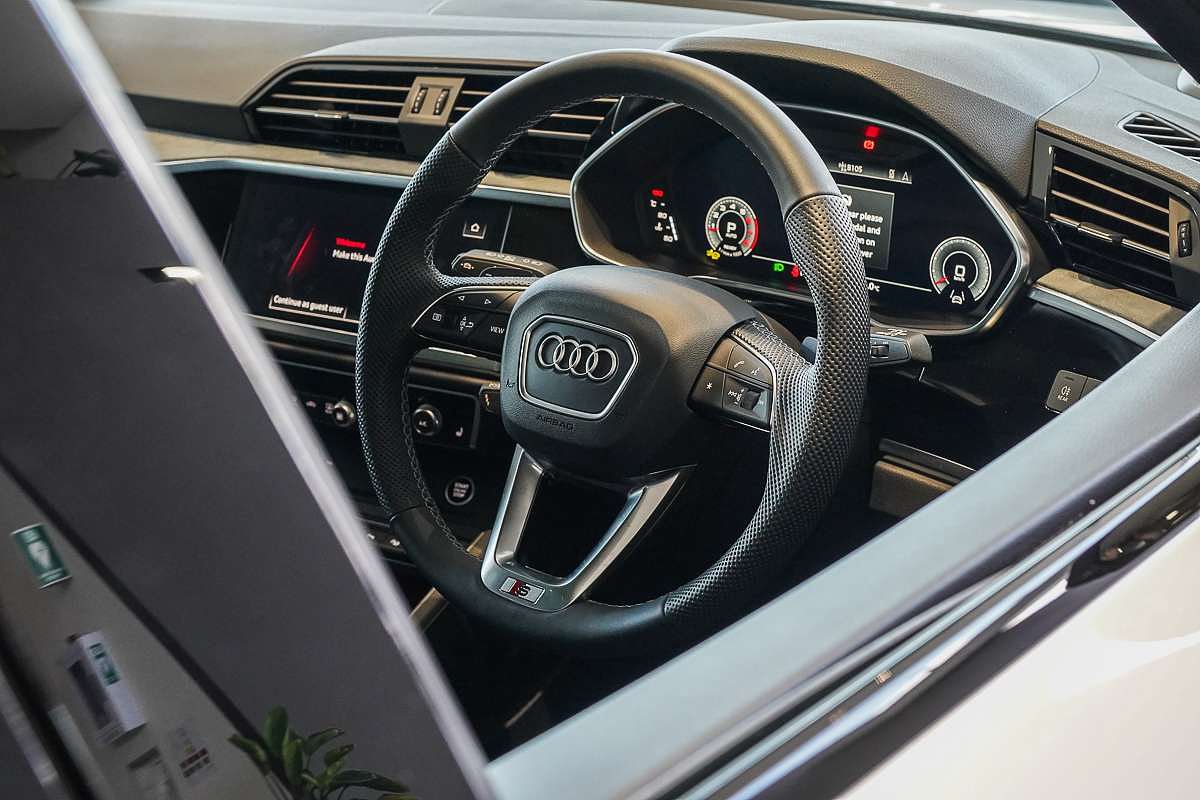 2025 Audi Q3 40 TFSI S line F3