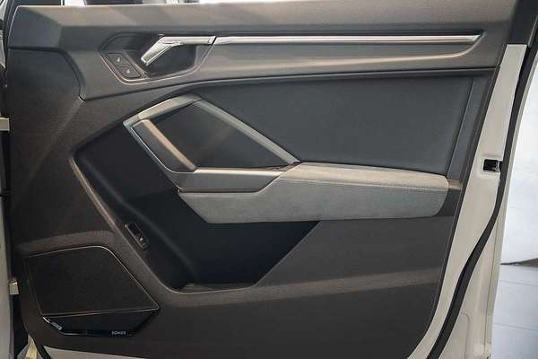 2025 Audi Q3 40 TFSI S line F3