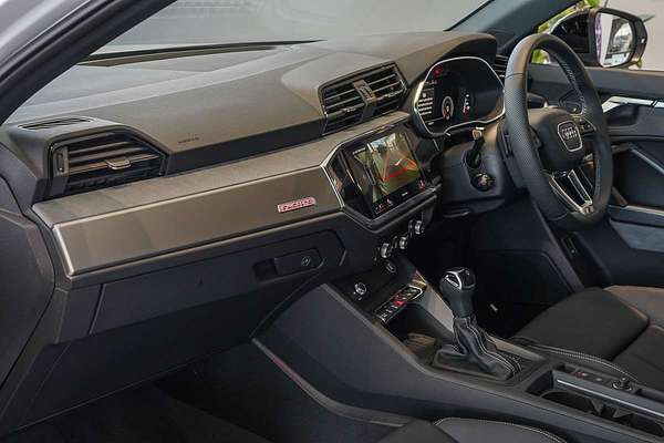 2025 Audi Q3 40 TFSI S line F3