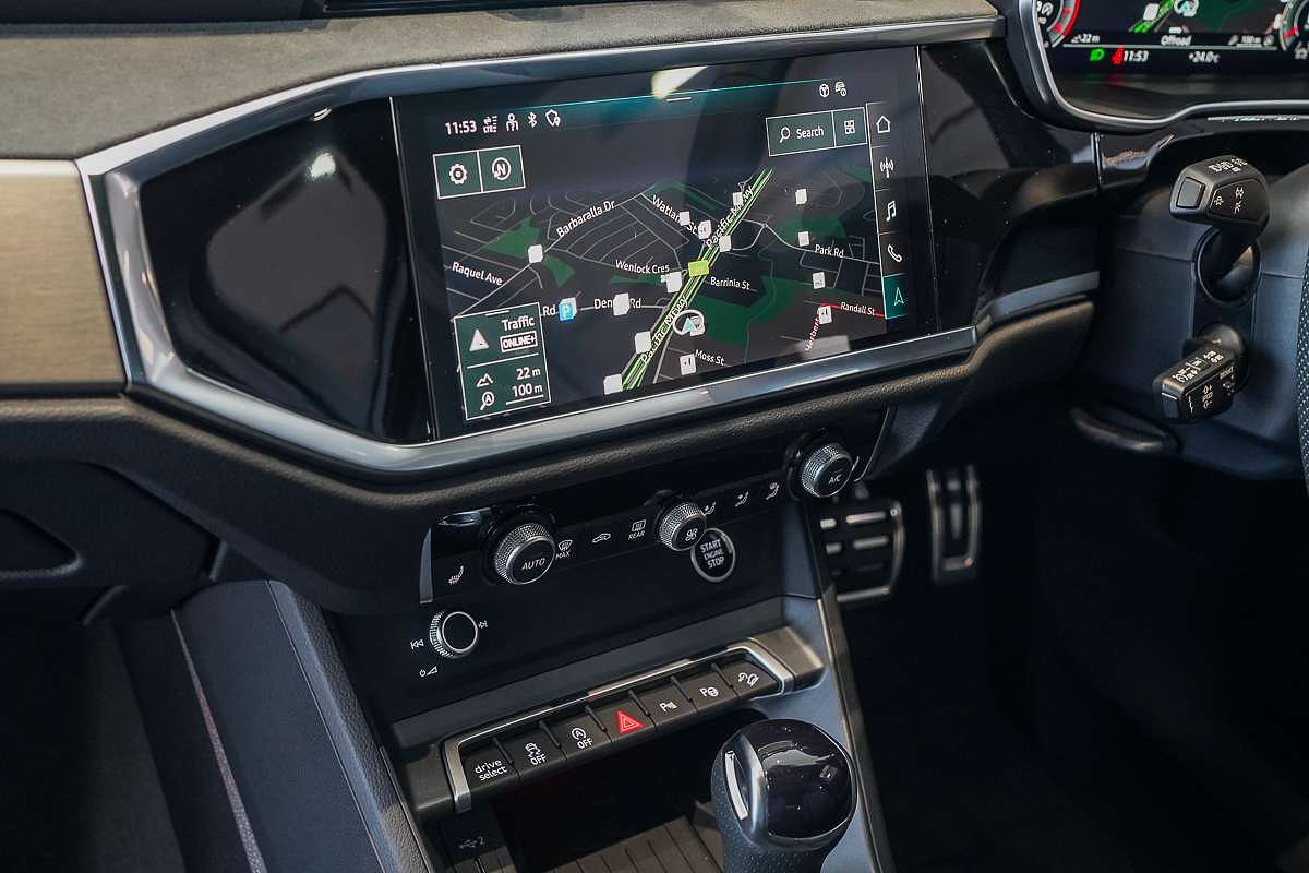 2025 Audi Q3 40 TFSI S line F3