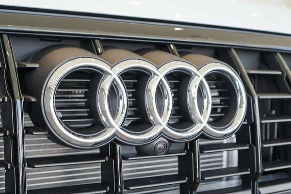 2025 Audi Q3 40 TFSI S line F3