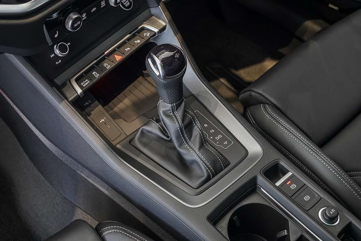 2025 Audi Q3 40 TFSI S line F3