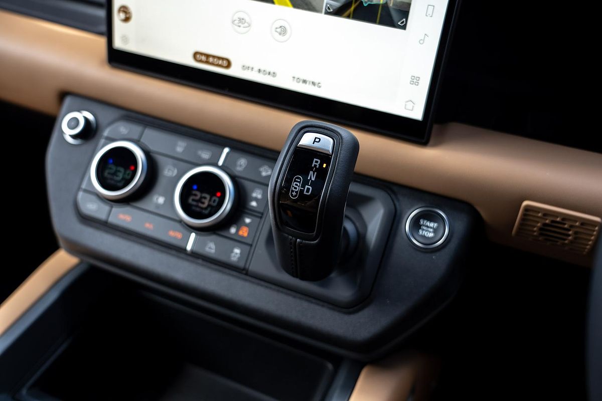 2025 Land Rover Defender 110 D350 X-Dynamic HSE L663