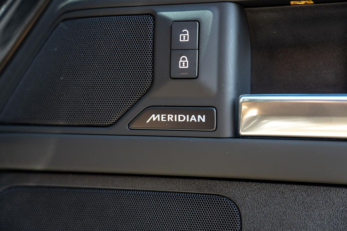 2025 Land Rover Defender 110 D350 X-Dynamic HSE L663