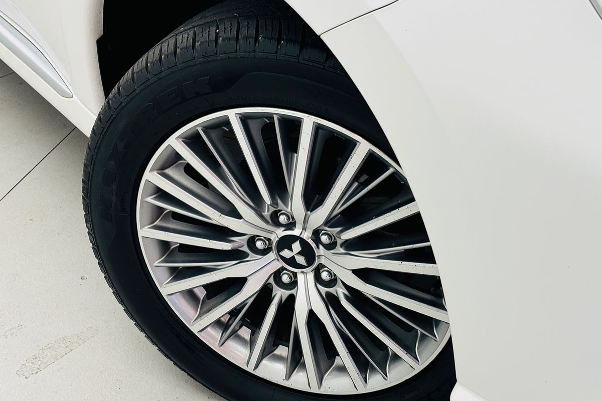 2020 Mitsubishi Outlander PHEV ES ZL