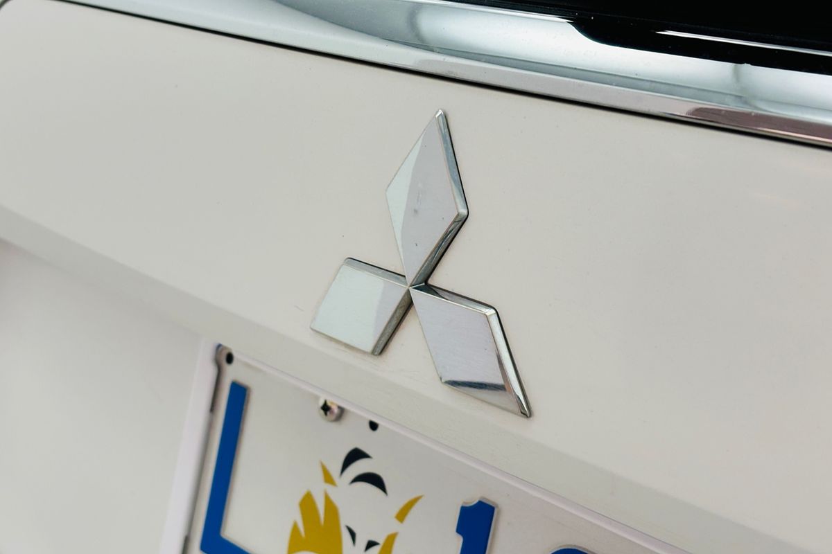 2020 Mitsubishi Outlander PHEV ES ZL