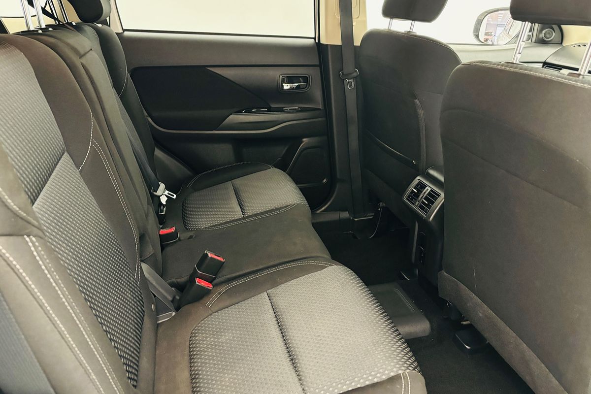 2020 Mitsubishi Outlander PHEV ES ZL