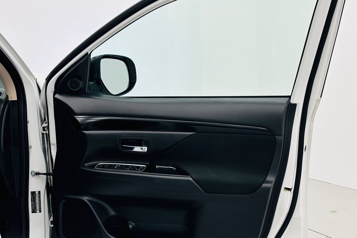 2020 Mitsubishi Outlander PHEV ES ZL