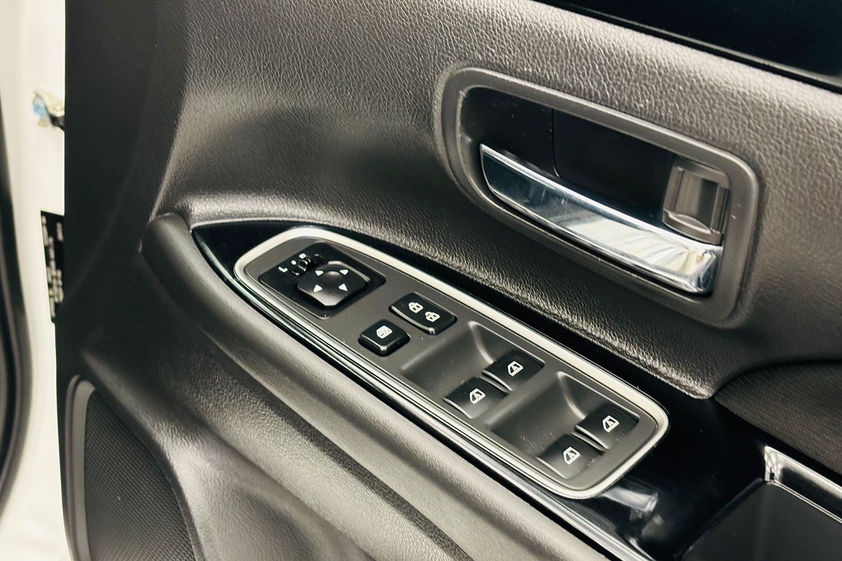 2020 Mitsubishi Outlander PHEV ES ZL