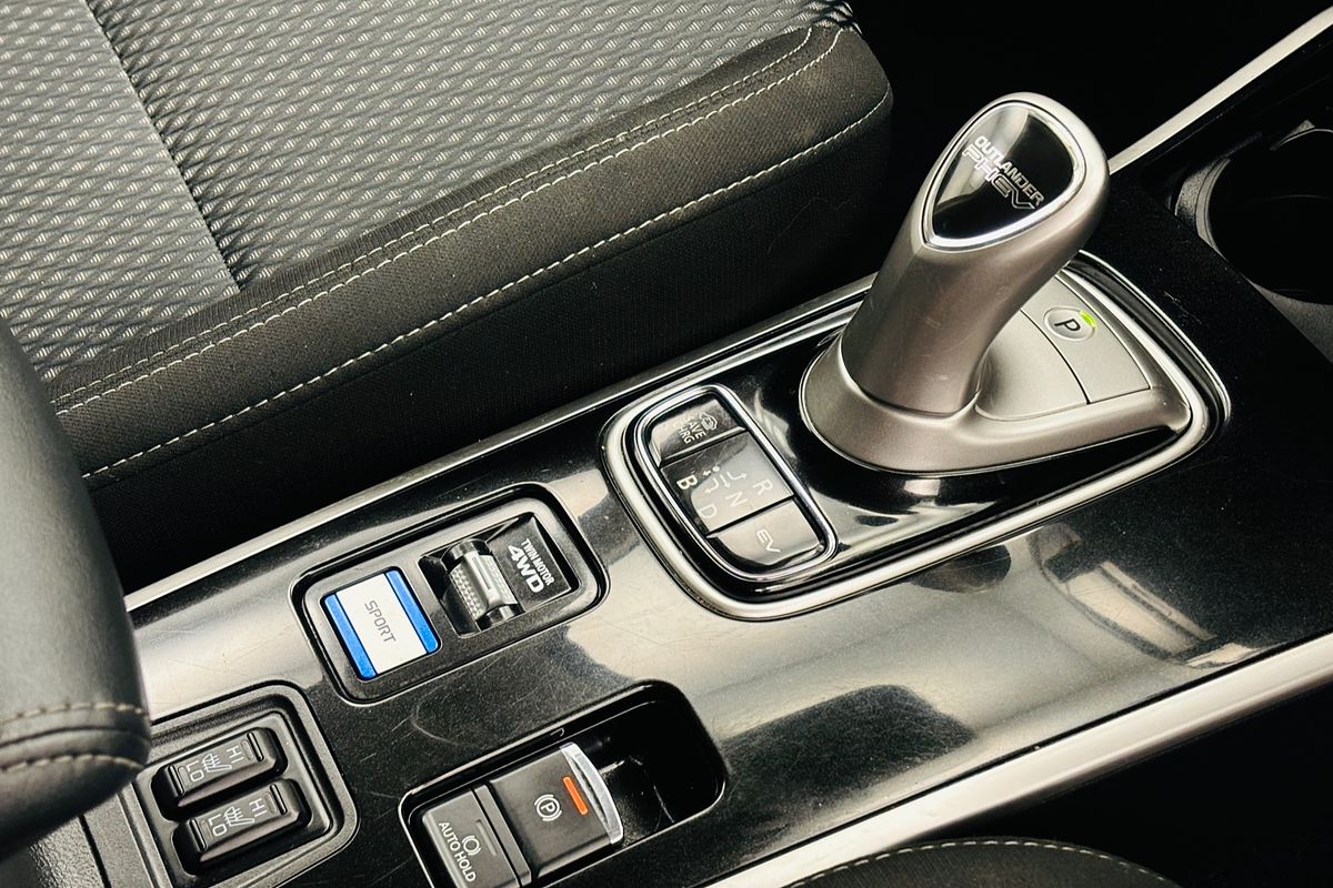 2020 Mitsubishi Outlander PHEV ES ZL