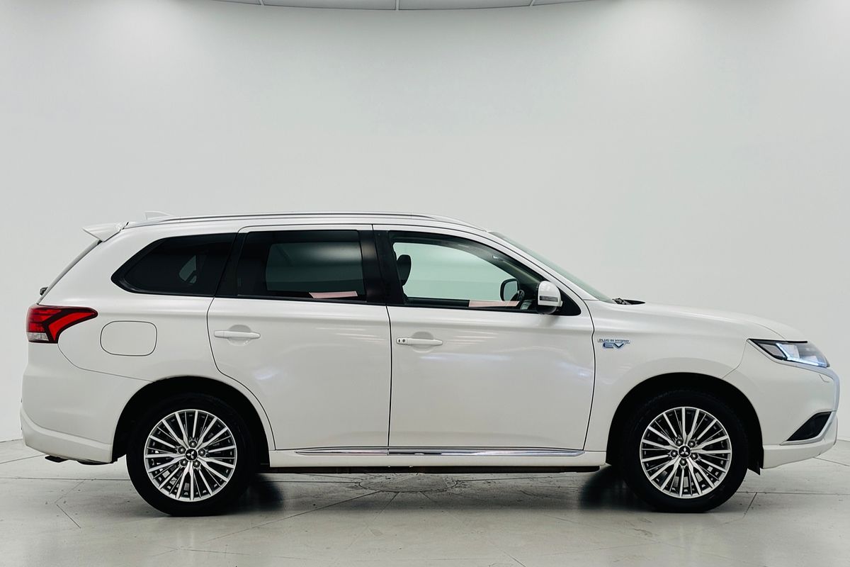2020 Mitsubishi Outlander PHEV ES ZL