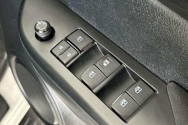 2017 Toyota Hilux SR GUN126R 4X4