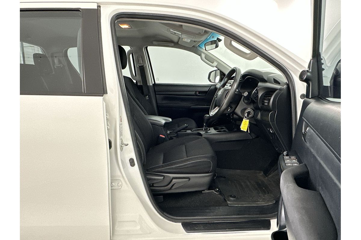 2017 Toyota Hilux SR GUN126R 4X4