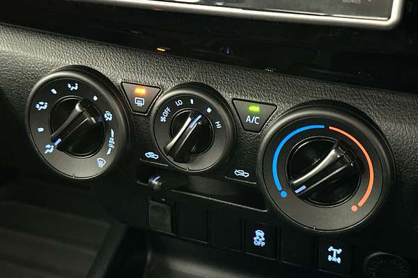 2017 Toyota Hilux SR GUN126R 4X4