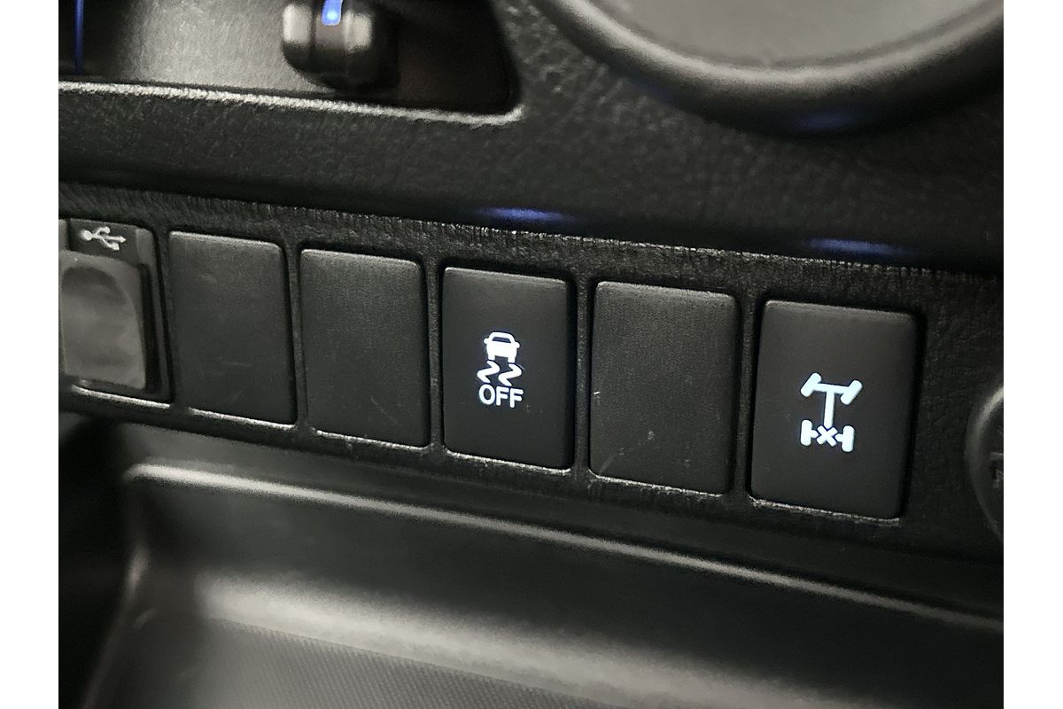 2017 Toyota Hilux SR GUN126R 4X4